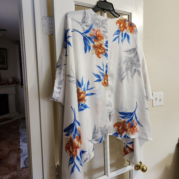 Umgee USA S/M White Floral Open-Front Kimono Cardigan Draped Waterfall Hem - Picture 4 of 10